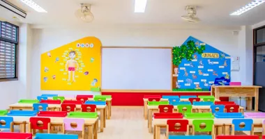 Stire din Eveniment : Educatoare anchetată după acuzații grave. Copii puși să se lovească între ei ca formă de pedeapsă