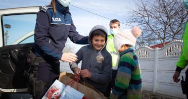 GALERIE FOTO / Polițiștii constănțeni, ajutoarele lui Moș Crăciun - 6