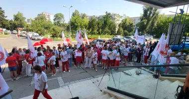 Greva din spitale i-a prins nepregătiți pe unii pacienți. Cozi la internări și zeci de copii așteptând pe holuri - 6