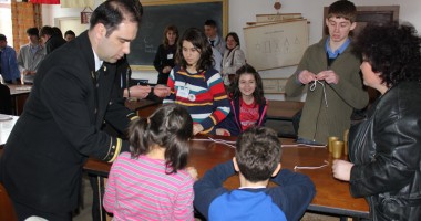 Stire din Cultură-Educație : Cum au ajuns elevii marinari să construiască o fântână în Africa