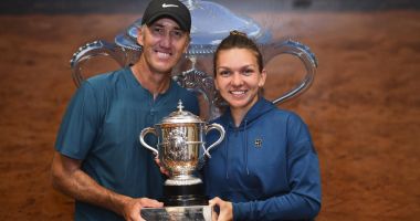 GALERIE FOTO / Simona Halep se întoarce astăzi în țară și își prezintă trofeul pe Arena Națională - 6