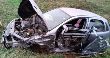Stire din Eveniment : Accident între un tir și un autoturism, în Sibioara! O persoană este încarcerată