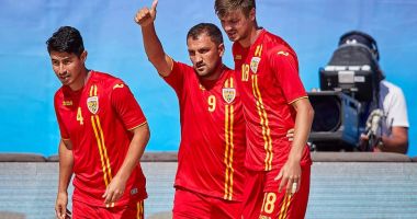 Doi militari din echipa de minifotbal a LMP joacă pentru naționala României la fotbal pe plajă - 2