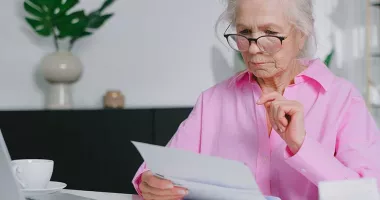 Stire din Actualitate : Românii strâng cureaua în 2026: peste jumătate își schimbă radical bugetul