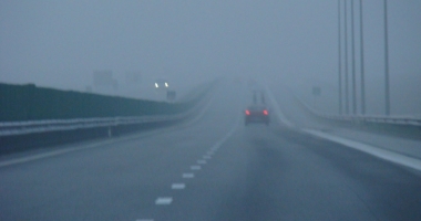 Stire din Social : COD GALBEN DE CEAȚĂ, LA CONSTANȚA! VIZIBILITATE REDUSĂ PE AUTOSTRADA SOARELUI