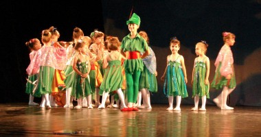 Stire din Cultură-Educație : Înapoi la copilărie, fermecați de Peter Pan