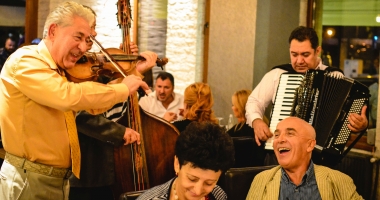 Stire din Social : Serghei Mizil invită constănțenii să-i guste "haleala criminală" la restaurantul "La 2 Vagabonzi"