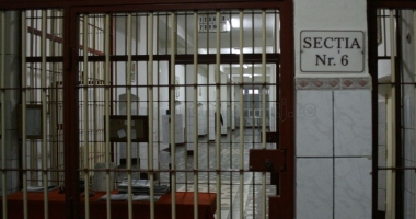 Scrisoarea unui deținut despre condițiile din penitenciar: "Mi-am bătut cuie în cap ca să scap de aici. Trăim printre gândaci și ploșnițe" - 4