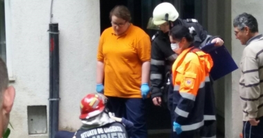 UPDATE / Incendiu într-o locuință din Constanța. O bătrână este blocată în apartament - 3