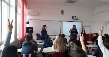 Elevii din Constanța, față în față cu polițiștii