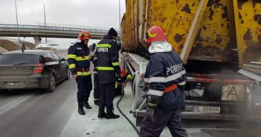 Stire din Eveniment : Un tir a luat foc pe autostrada A4, spre Ovidiu