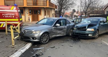 FOTO / RĂNIȚI și mașini FĂCUTE PRAF într-un accident! - 3