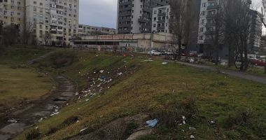Stadionul de rugby de pe strada Badea Cârțan, devenit din nou groapă de gunoi - 3
