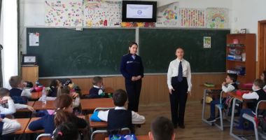Oamenii legii, activități informative cu elevii de gimnaziu - 3