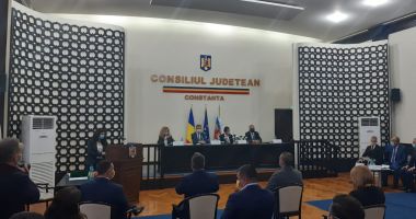 Primarul Vergil Chiţac şi consilierii locali depun jurământul - 3