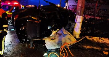 GALERIE FOTO / Maşină intrată în stâlp, în Constanţa. Sunt trei victime - 4