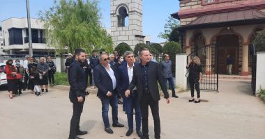 Galerie foto. Mama fraților Mazăre, înmormântată azi. RADU și ALEXANDRU, aduși sub escortă de la penitenciar - 21