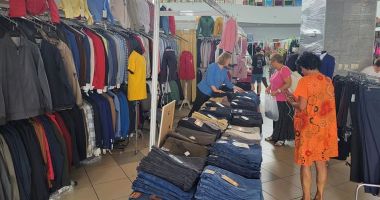 Sesiune de shopping! Blănuri, costume şi rochiţe, la ediţia de toamnă a TINIMTEX - 3