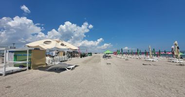 Stire din Economie : Afaceri estivale pe litoral! Cine câştigă şi cine pierde în "deşertul" din Mamaia