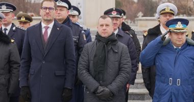 Vicepreședintele CJC, Răzvan Filipescu, a depus o coroană de flori la ceremonia dedicată Zilei Victoriei Revoluției Române și a Libertății - 3