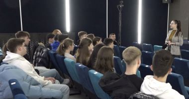 Stire din Cultură-Educație : Adolescenții de la Colegiul Militar "Alexandru Ioan Cuza", tentați să devină jurnaliști