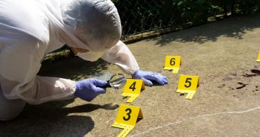 Stire din Eveniment : Român de 50 de ani, găsit mort cu un sac pe față. Ce ipoteze iau în calcul autoritățile