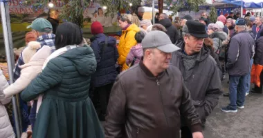 Masa de sărbători începe cu forfota din târgurile cu produse tradiționale - 3