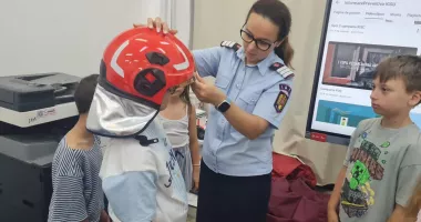 Lecție de curaj pentru copii, alături de pompierii ISU Dobrogea, la Biblioteca de Vară - 4