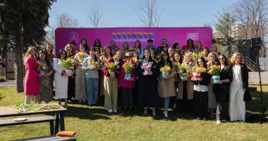 Stire din Social : De 8 martie, 20 de femei de succes din România s-au reunit pentru o cauza nobilă  la “Masa Care Unește”