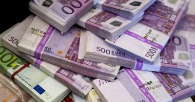 Stire din Eveniment : Directoare de bancă cercetată pentru că ar fi furat 300.000 de euro din conturile clienţilor