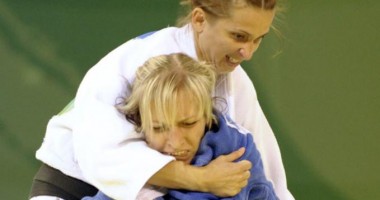 Stire din Sport : Alina Dumitru va conduce o sesiune la terminalul ''Plecări'' al Aeroportului Internațional Henri Coandă
