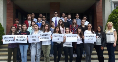 300 de elevi de la Liceul 