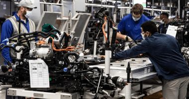 Stire din Economie : 300 de milioane de euro pentru investiții în industria prelucrătoare