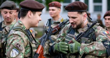 Stire din Eveniment : Selly "s-a înrolat" în Armata României! MApN publică imagini inedite cu acesta: "Voi ce mai așteptați?"