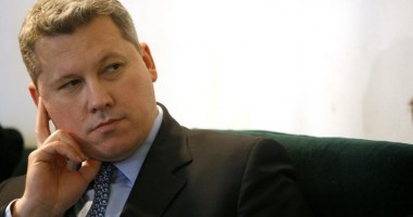 Stire din Politică-Administrație : "USL acționează nedemocratic dacă adoptă  o lege prin care acoperă incompatibilitățile"