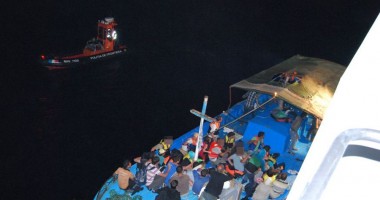 Aproape o sută de emigranți sirieni, salvați de nava amiral a Gărzii de Coastă / Galerie foto - 3