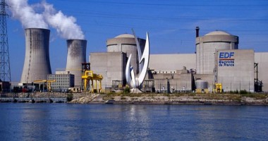 Stire din Actualitate : Activiștii Greenpeace au intrat într-o centrală nucleară din Elveția, pentru a cere oprirea instației foarte vechi