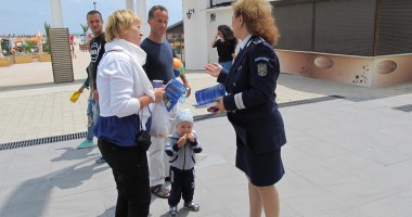 Stire din Eveniment : Polițiștii au împărțit pliante în Mamaia