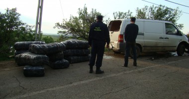 Zeci de focuri de armă pentru prinderea unui contrabandist care aducea țigări din Molvoda - 4
