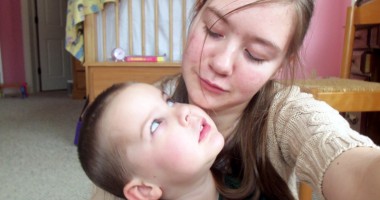 Stire din Diverse : De ce sunt mai fericite mamele care lucrează