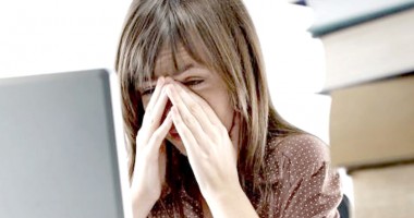 Stire din Diverse : Ce faci dacă ai colegi care plâng ușor
