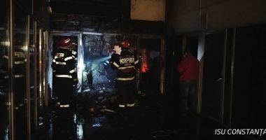 Galerie foto / INCENDIU LA CONSTANȚA! Ansamblu de magazine, cuprins de foc - 3