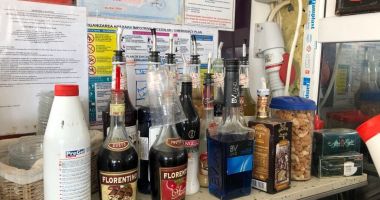 GALERIE FOTO-VIDEO / OFERTE DE NEREFUZAT pentru turiști, în minivacanța de 1 Mai! Înghețată DIN PRAF EXPIRAT DIN 2015 - 7