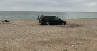 MII DE LEI AMENDĂ PENTRU UN ȘOFER CARE A CONDUS PE PLAJĂ! - 2