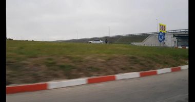 Galerie foto / Accident spectaculos la Agigea! A intrat cu mașina în sensul giratoriu - 2