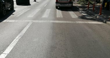 GALERIE FOTO / LA UN PAS DE MOARTE, DUPĂ CE A FOST LOVIT PE TRECEREA DE PIETONI! - 3