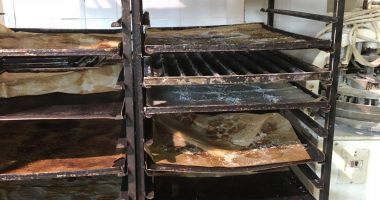 GALERIE FOTO / CÂTĂ MIZERIE MÂNCĂM! FABRICĂ DE PÂINE ȘI PRODUSE DE PATISERIE, DIN CONSTANȚA, AMENDATĂ ȘI ÎNCHISĂ! - 8