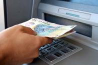 Una dintre persoanele reținute în cazul falsificatorilor de carduri este din Constanța