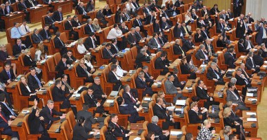 Stire din Politică-Administrație : Deputații dezbat azi moțiunea PDL "Dăunătorii USL distrug agricultura"