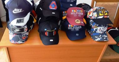 Stire din Eveniment : CAPTURĂ LA COSTINEȘTI. Haine contrafăcute, confiscate de jandarmi